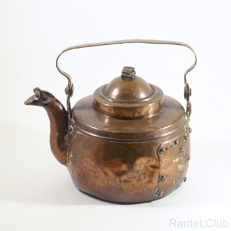 Старинный медный чайник